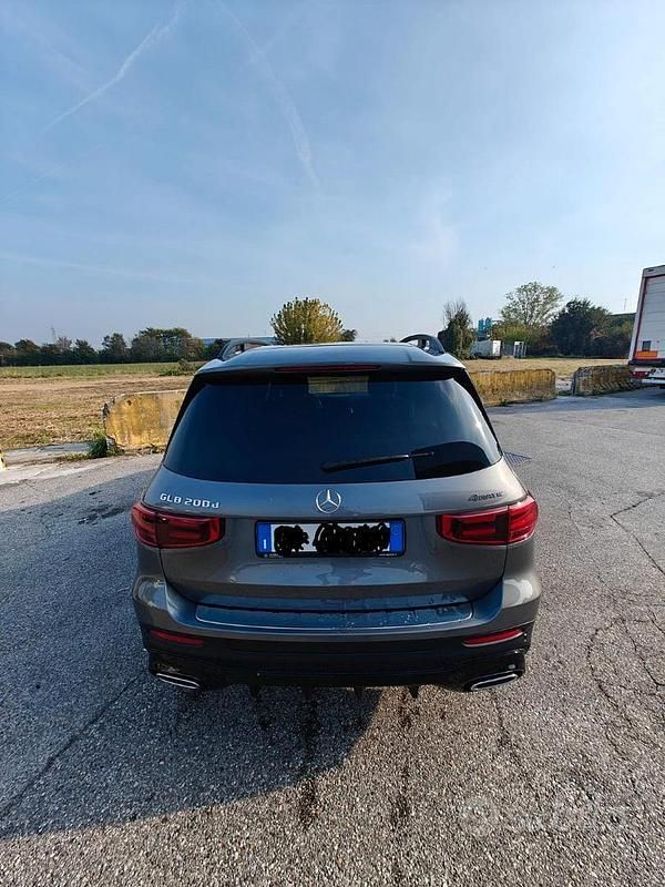 Käytetty Mercedes GLB200 AMG Line Premium 163 HP (119 kW) 2024 Katumaasturi