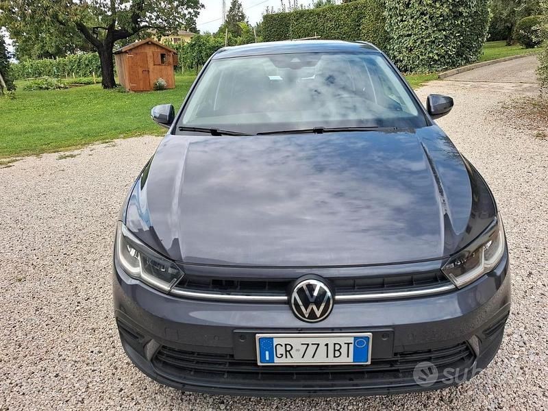 Usata VW Polo 95 CV (69 kW) 2023 Grigio Utilitaria