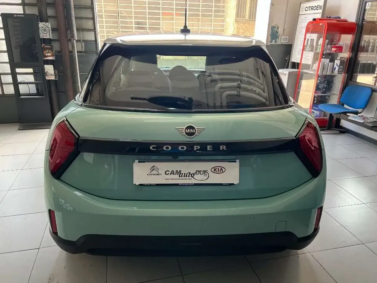 Usata Mini Cooper Classic 114 kW (156 CV) 2025 Azzurro Utilitaria