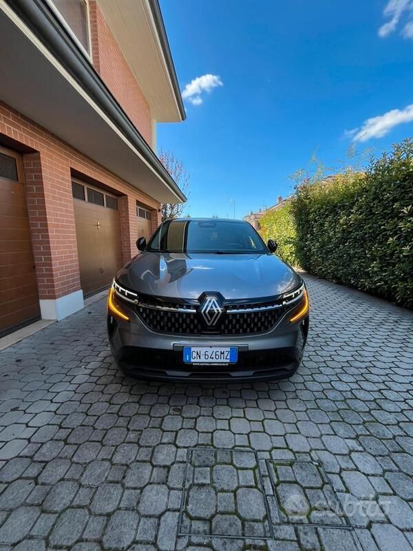 Usata Renault Austral Techno 200 CV (147 kW) 2023 Grigio SUV