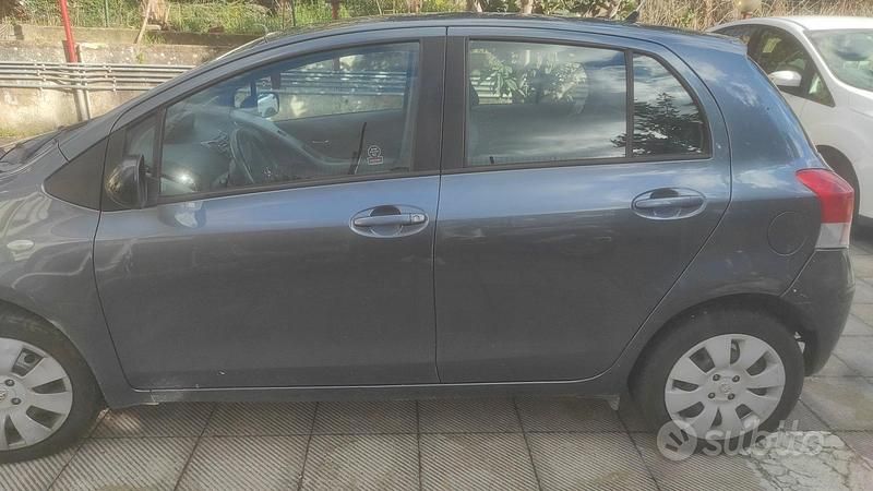 Usata Toyota Yaris 2009 Grigio Berlina