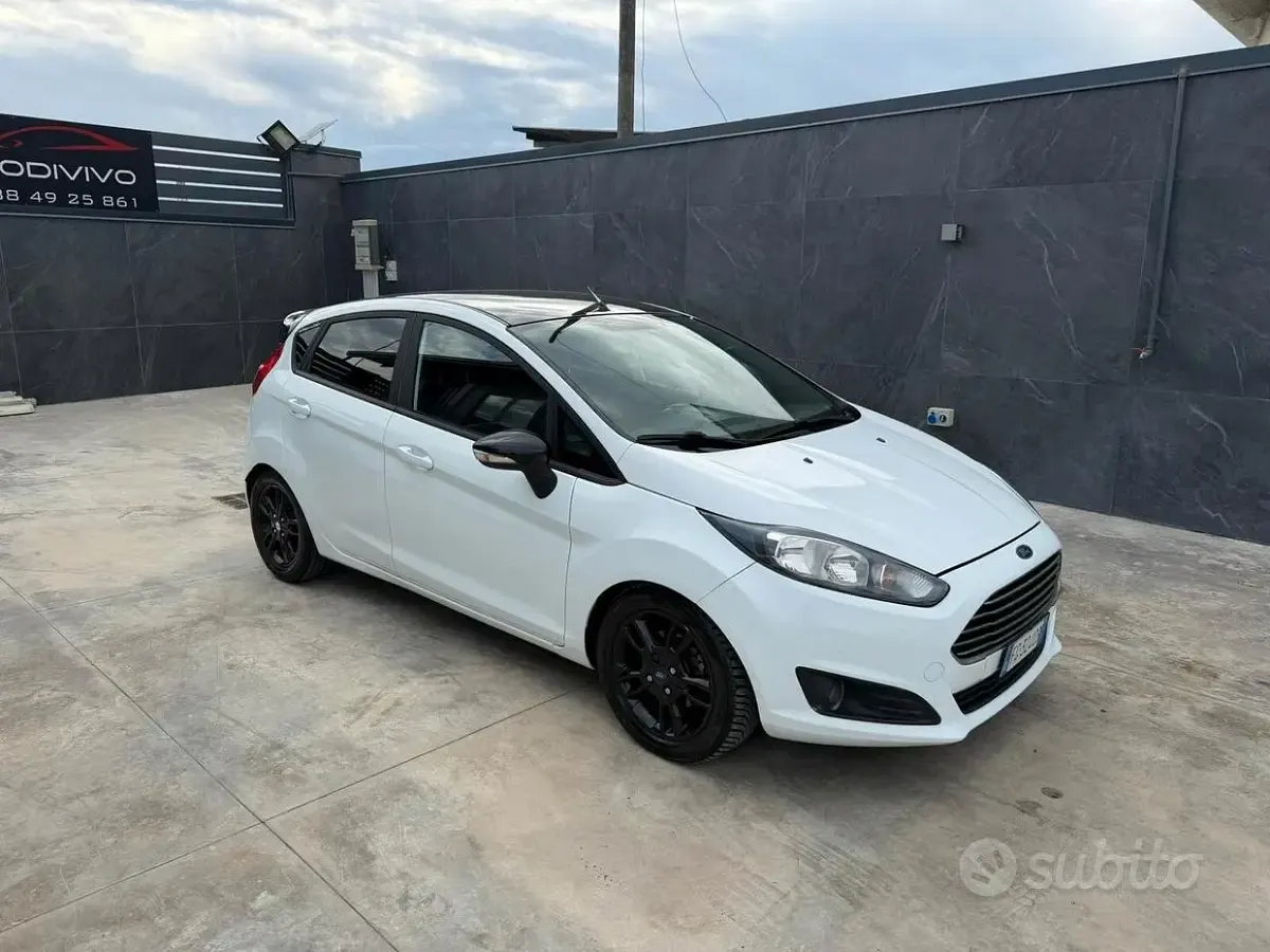 Usado Ford Fiesta 95 HP (69 kW) 2016 Branco Citadino