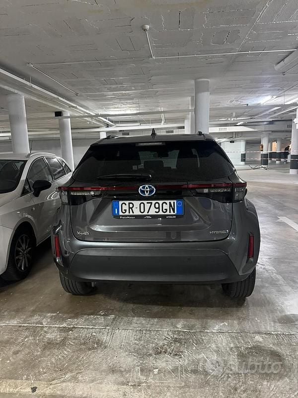 Usata Toyota Yaris 92 CV (67 kW) 2023 Grigio Monovolume