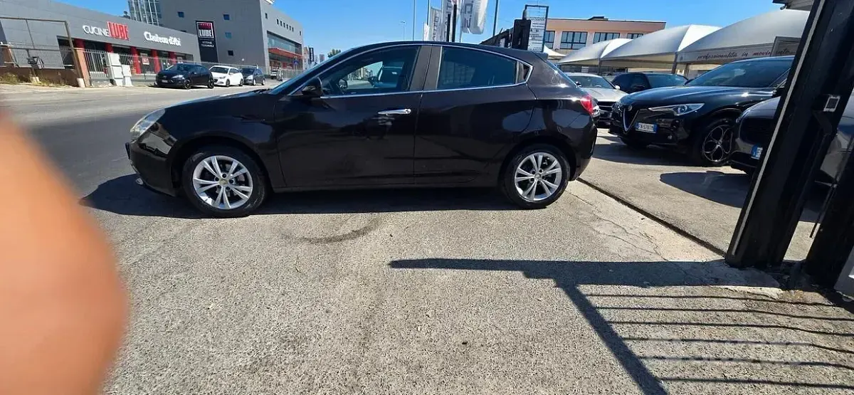 Usata Alfa Romeo Giulietta Exclusive 105 CV (77 kW) 2012 Nero Utilitaria