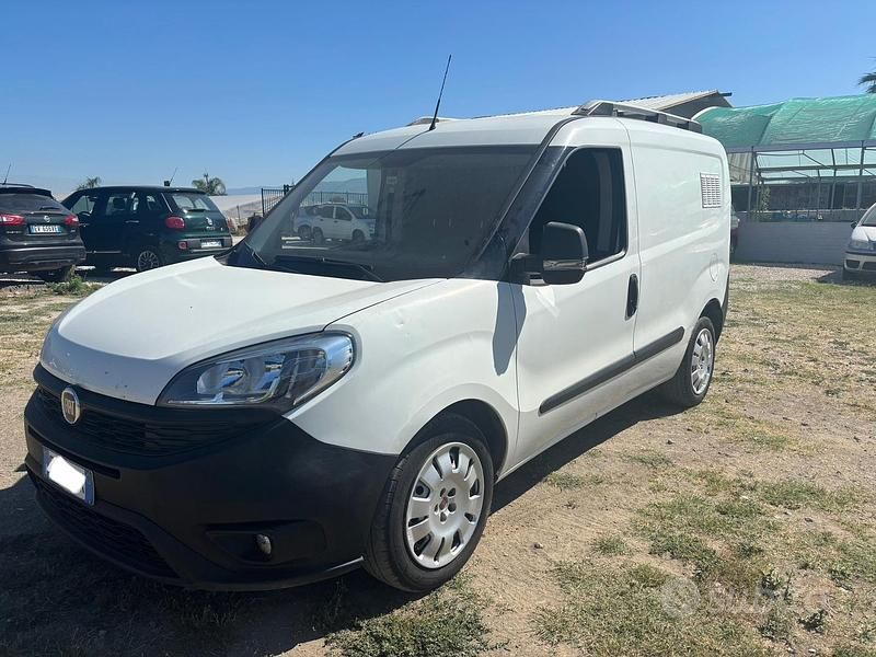 Usata Fiat Doblò Lounge 90 CV (66 kW) 2015 Bianco Monovolume