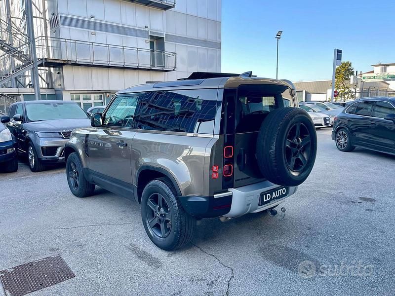 Usata Land Rover Defender HSE 200 CV (147 kW) 2021 Marrone SUV