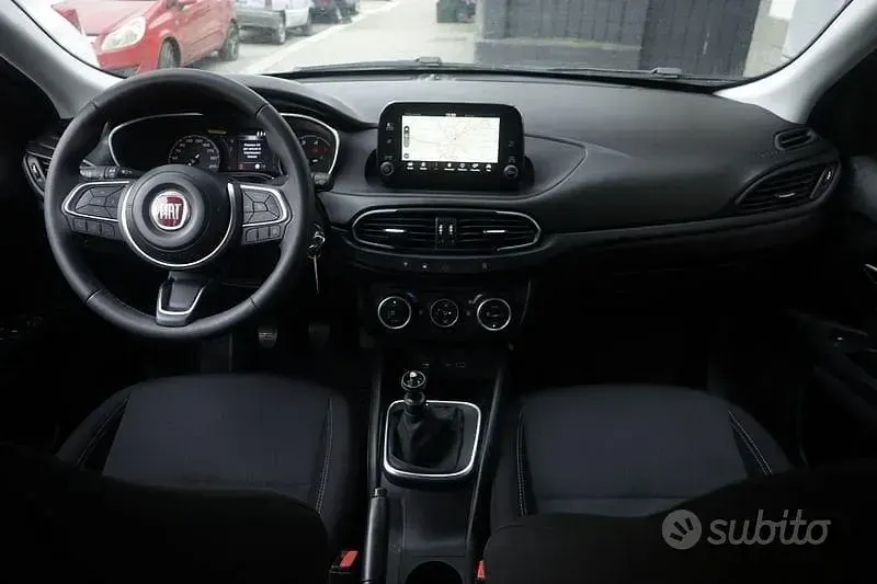 Usata Fiat Tipo Sport 131 CV (96 kW) 2021 Marrone Station wagon