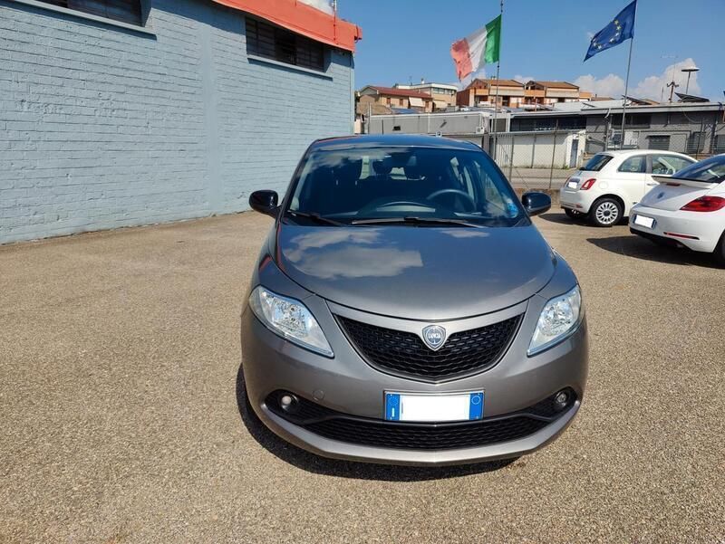 Usata Lancia Ypsilon Gold 69 CV (50 kW) 2020 Grigio Utilitaria
