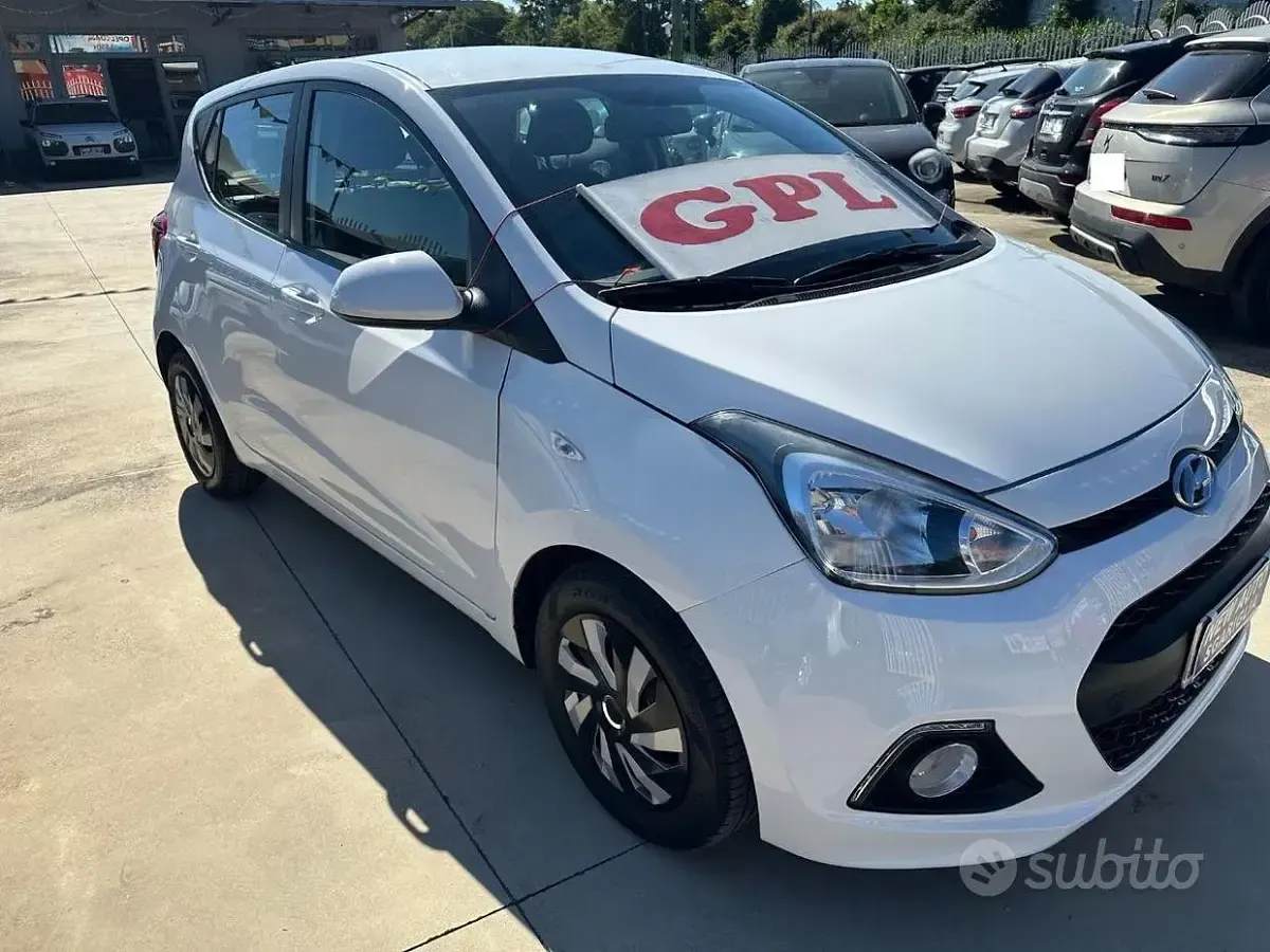 Usata Hyundai i10 Comfort 69 CV (50 kW) 2014 Bianco Utilitaria