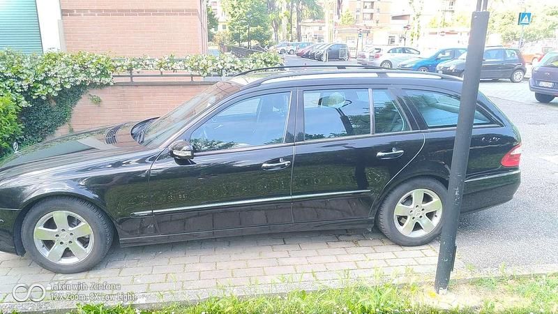 Usata Mercedes E270 Avantgarde 177 CV (130 kW) 2003 Nero Station wagon