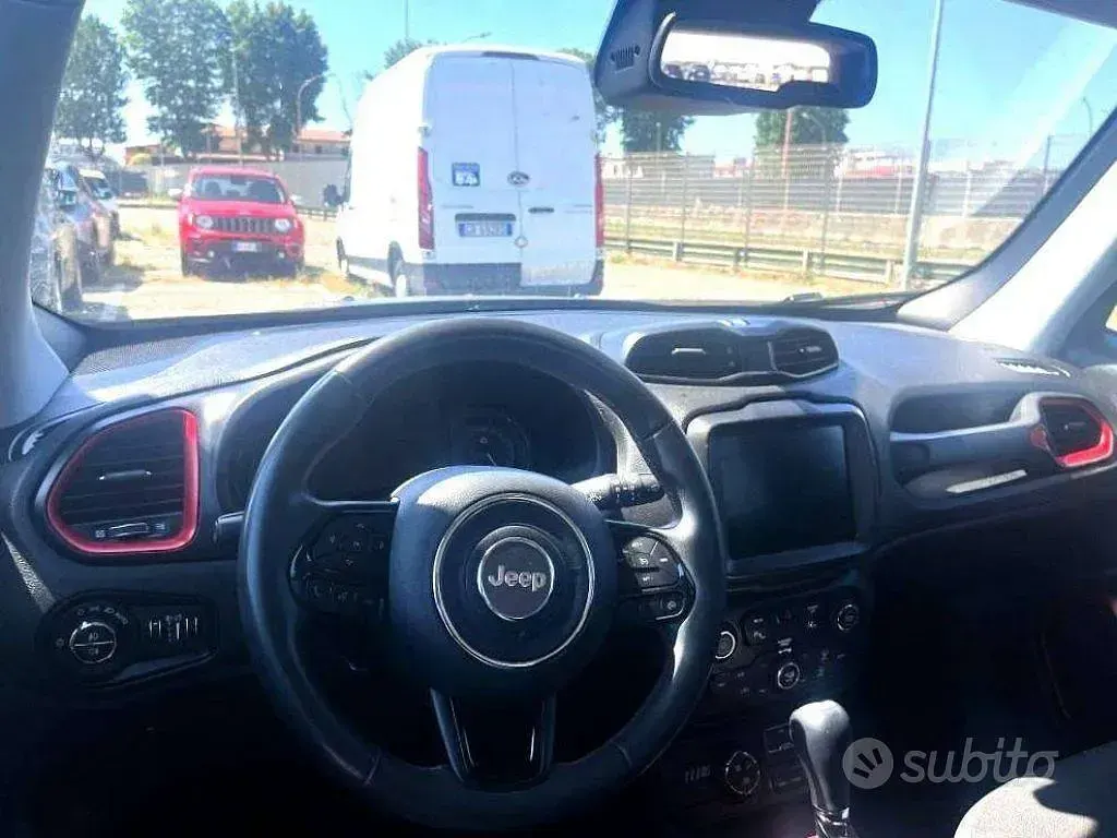 Usata Jeep Renegade Trailhawk 179 CV (131 kW) 2022 Grigio SUV