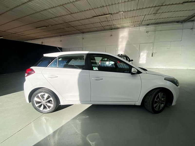 Usata Hyundai i20 Style 75 CV (55 kW) 2015 Bianco Utilitaria