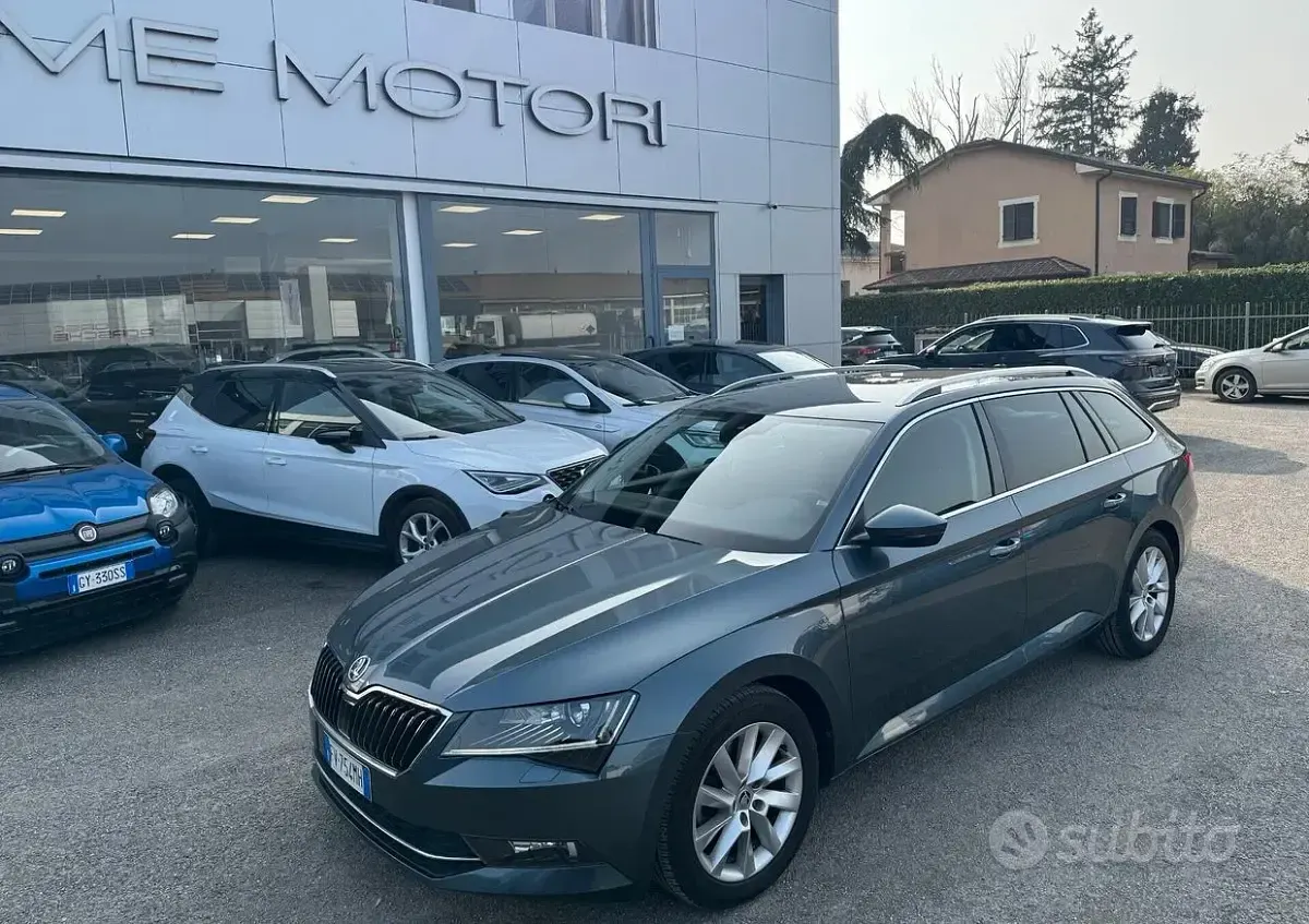 Usata Skoda Superb Style 150 CV (110 kW) 2019 Grigio Station wagon