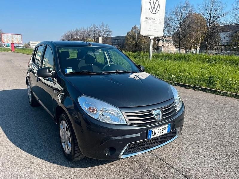Usata Dacia Sandero 75 CV (55 kW) 2012 Grigio Berlina