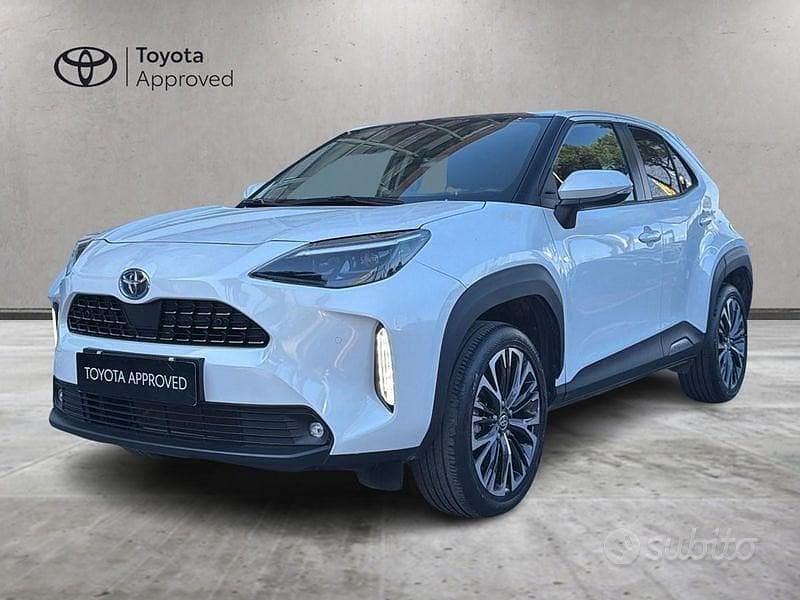 Usata Toyota Yaris Cross Lounge 116 CV (85 kW) 2022 Bianco SUV