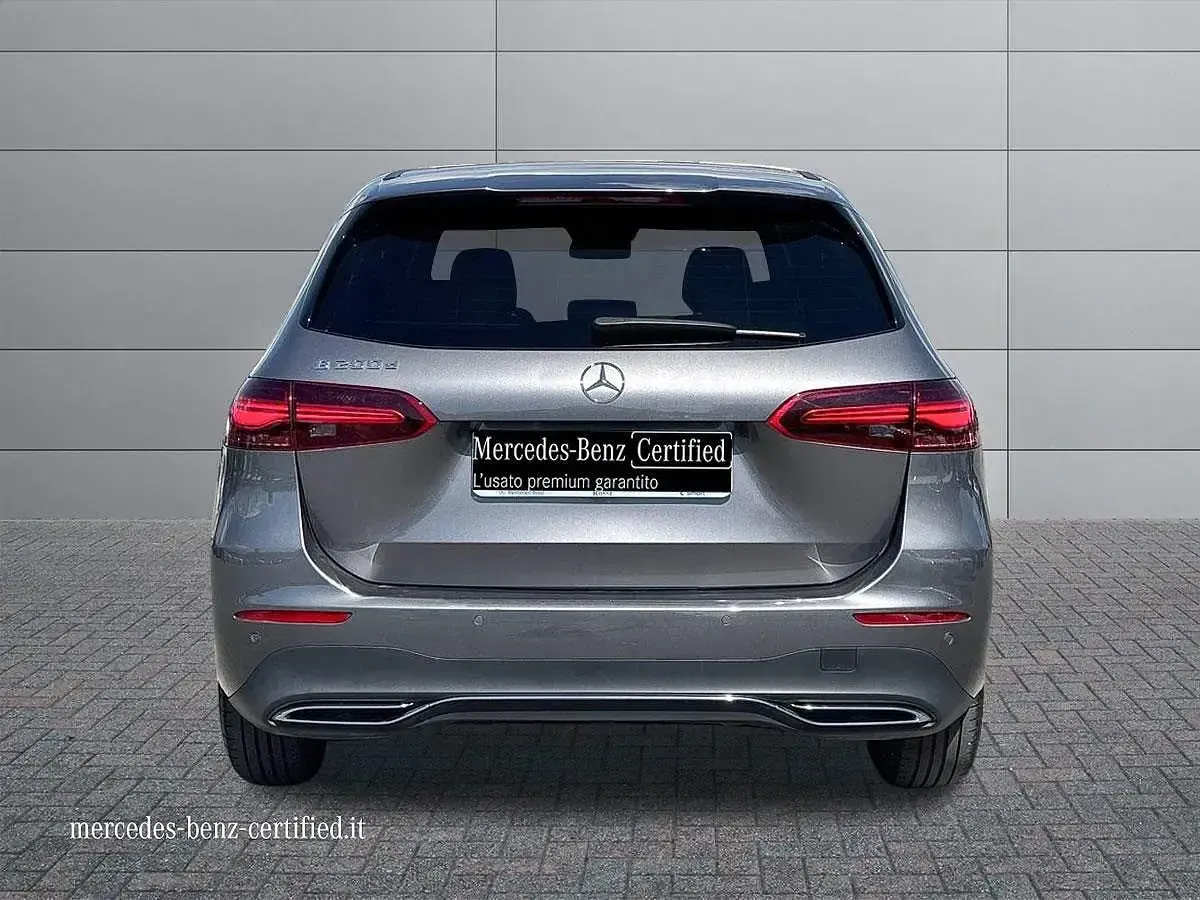 Usata Mercedes B180 Advanced 116 CV (85 kW) 2024 Grigio medio metallizzato Utilitaria