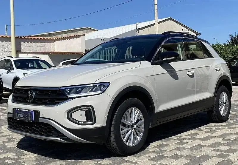 Usata VW T-Roc Life 116 CV (85 kW) 2024 Nero SUV