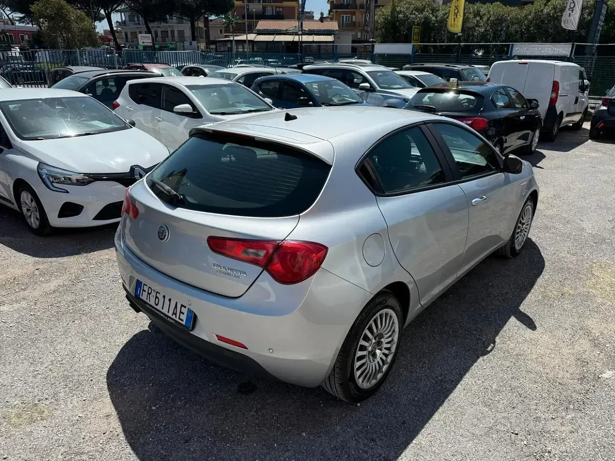 Occasion Alfa Romeo Giulietta 120 ch (88 kW) 2018 Gris Citadine