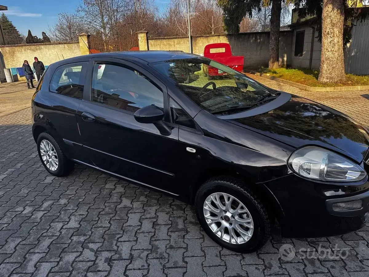 Usata Fiat Grande Punto 69 CV (50 kW) 2010 Utilitaria