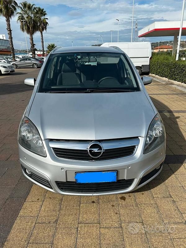 Usata Opel Zafira Cosmo 150 CV (110 kW) 2007 Grigio Monovolume