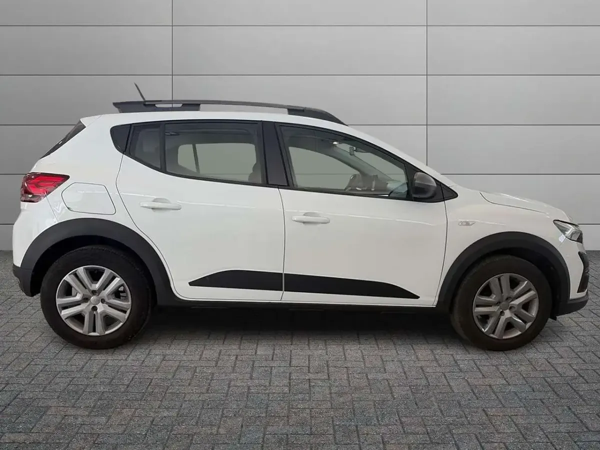 Usata Dacia Sandero Comfort 101 CV (74 kW) 2023 Other Utilitaria