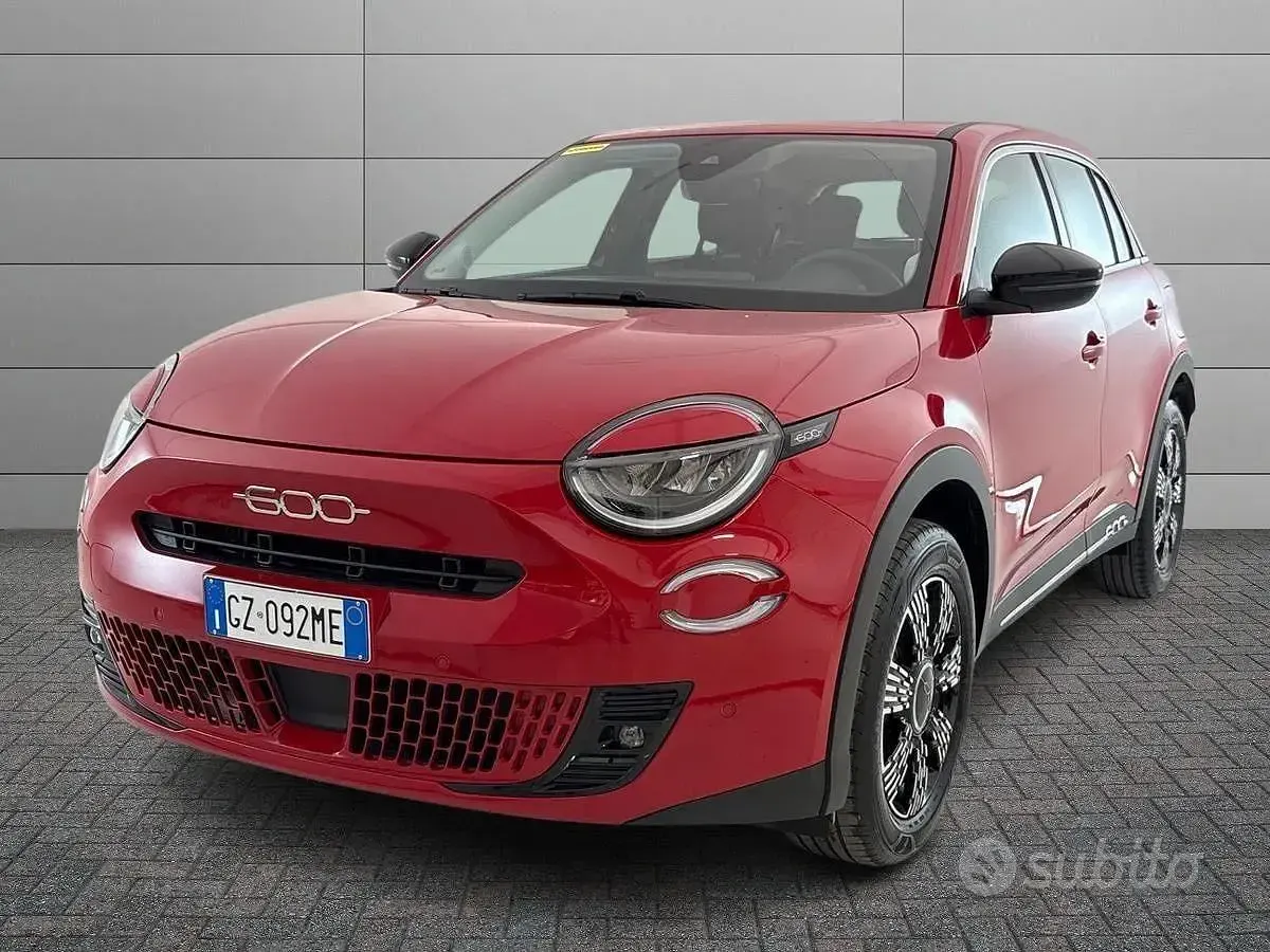 Usata Fiat 600 136 CV (100 kW) 2025 Rosso SUV