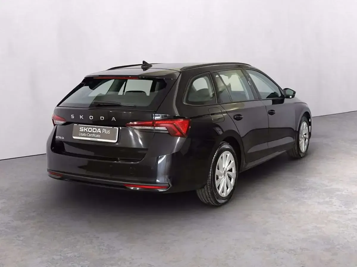 Usata Skoda Octavia Executive 150 CV (110 kW) 2024 Nero tulipano perlato Station wagon