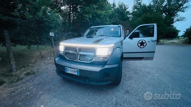 Grigio Usata 2009 Dodge Nitro SUV | 8200 € (Buon prezzo) - Immagine 1/4
