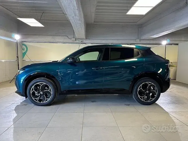 Nuova Alfa Romeo Junior Ti 145 CV (106 kW) 2026 Blu SUV
