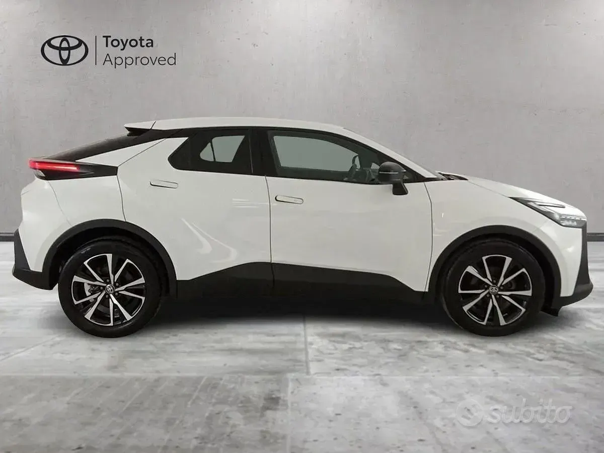 Usata Toyota C-HR Trend 140 CV (102 kW) 2024 Bianco SUV