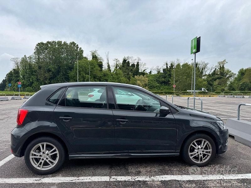 Usata VW Polo 75 CV (55 kW) 2017 Grigio Berlina