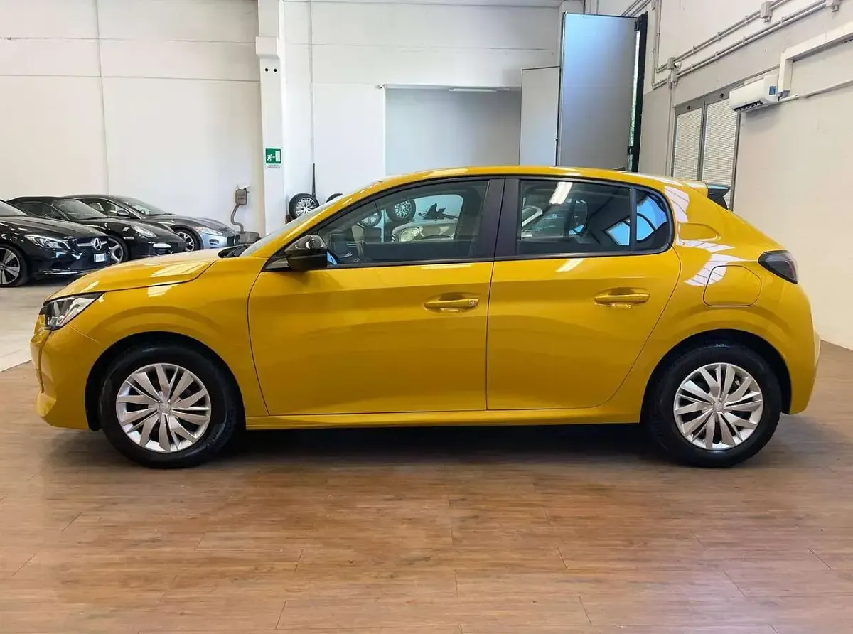 Usata Peugeot 208 Active 75 CV (55 kW) 2023 Giallo Utilitaria