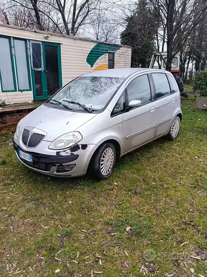 Usata Lancia Musa 101 CV (74 kW) 2004 Grigio Monovolume