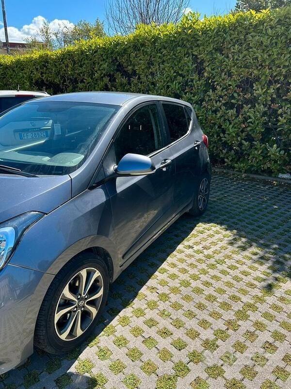 Usata Hyundai i10 Style 87 CV (63 kW) 2017 Grigio Utilitaria