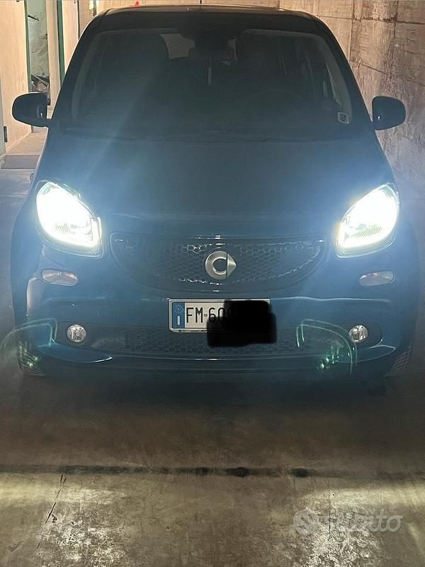 Usata Smart ForFour Prime 71 CV (52 kW) 2017 Blu Utilitaria