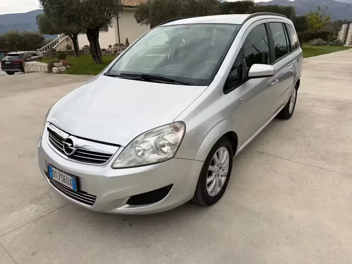 Usata Opel Zafira Cosmo 120 CV (88 kW) 2009 Argento Monovolume