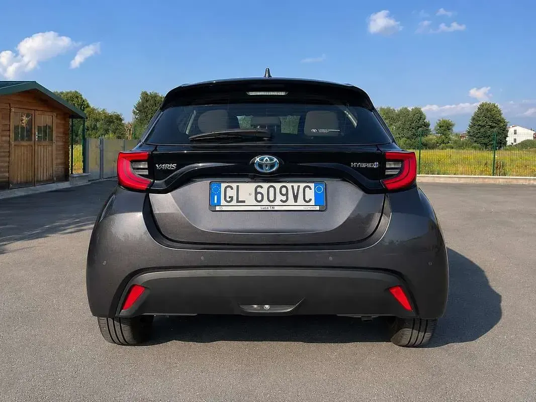 Usata Toyota Yaris Hybrid Trend 92 CV (67 kW) 2022 Berlina