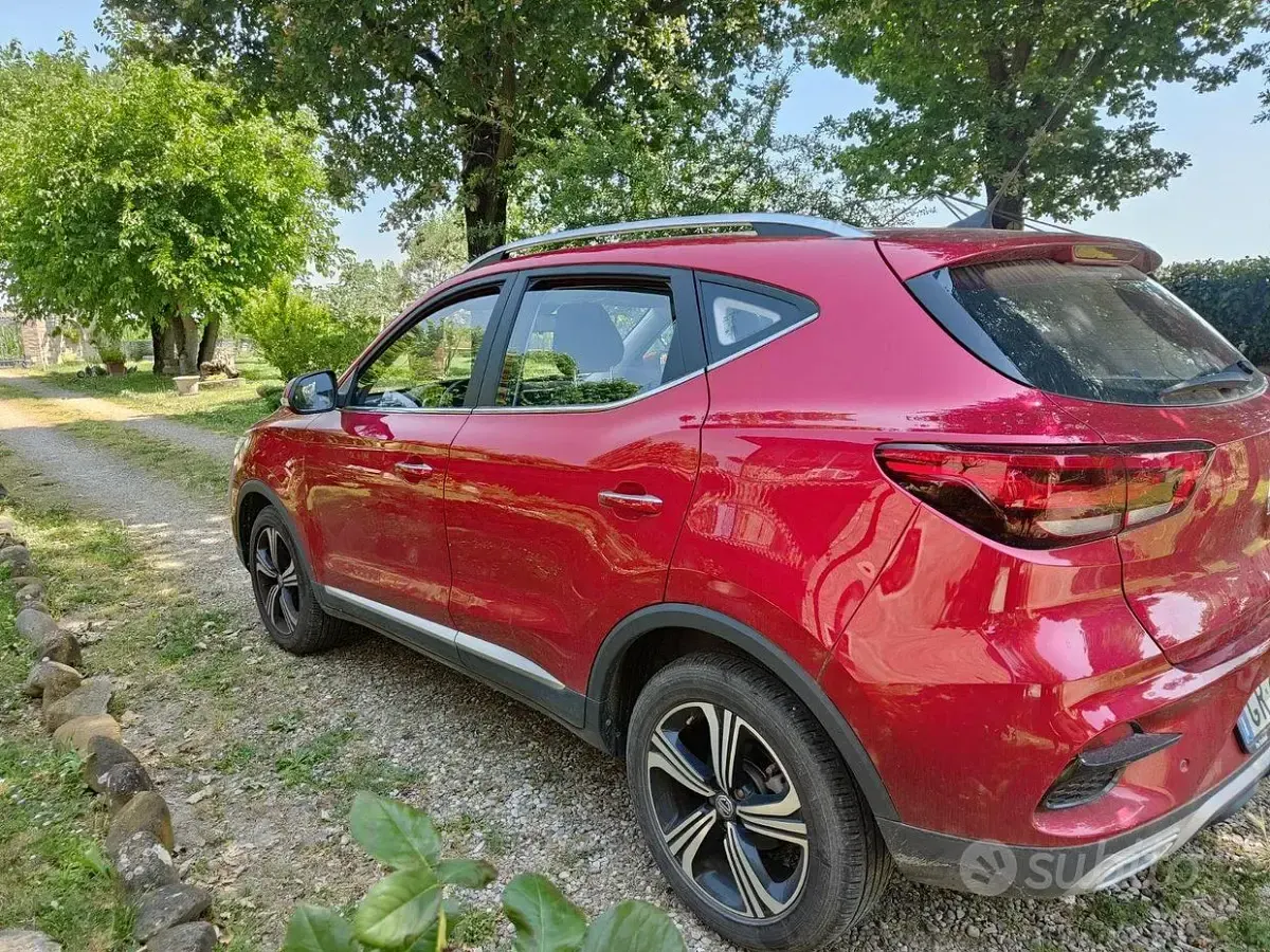 Usata MG ZS 106 CV (77 kW) 2023 Rosso SUV