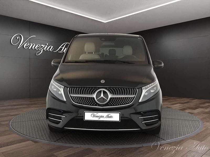 Usata Mercedes V300 Avantgarde 237 CV (174 kW) 2023 Nero Monovolume