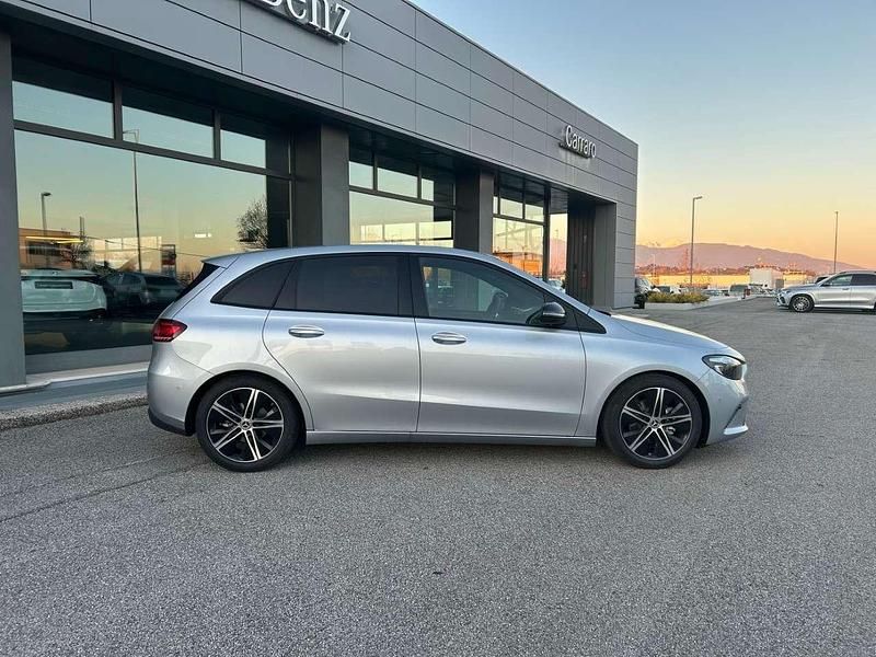 Usata Mercedes B180 116 CV (85 kW) 2025 Argento hightech Monovolume
