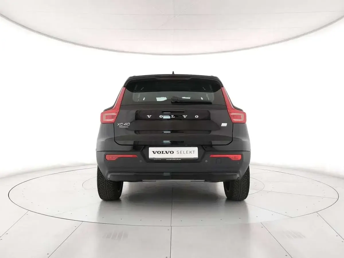 Usata Volvo XC40 Plus 129 CV (94 kW) 2022 Nero SUV