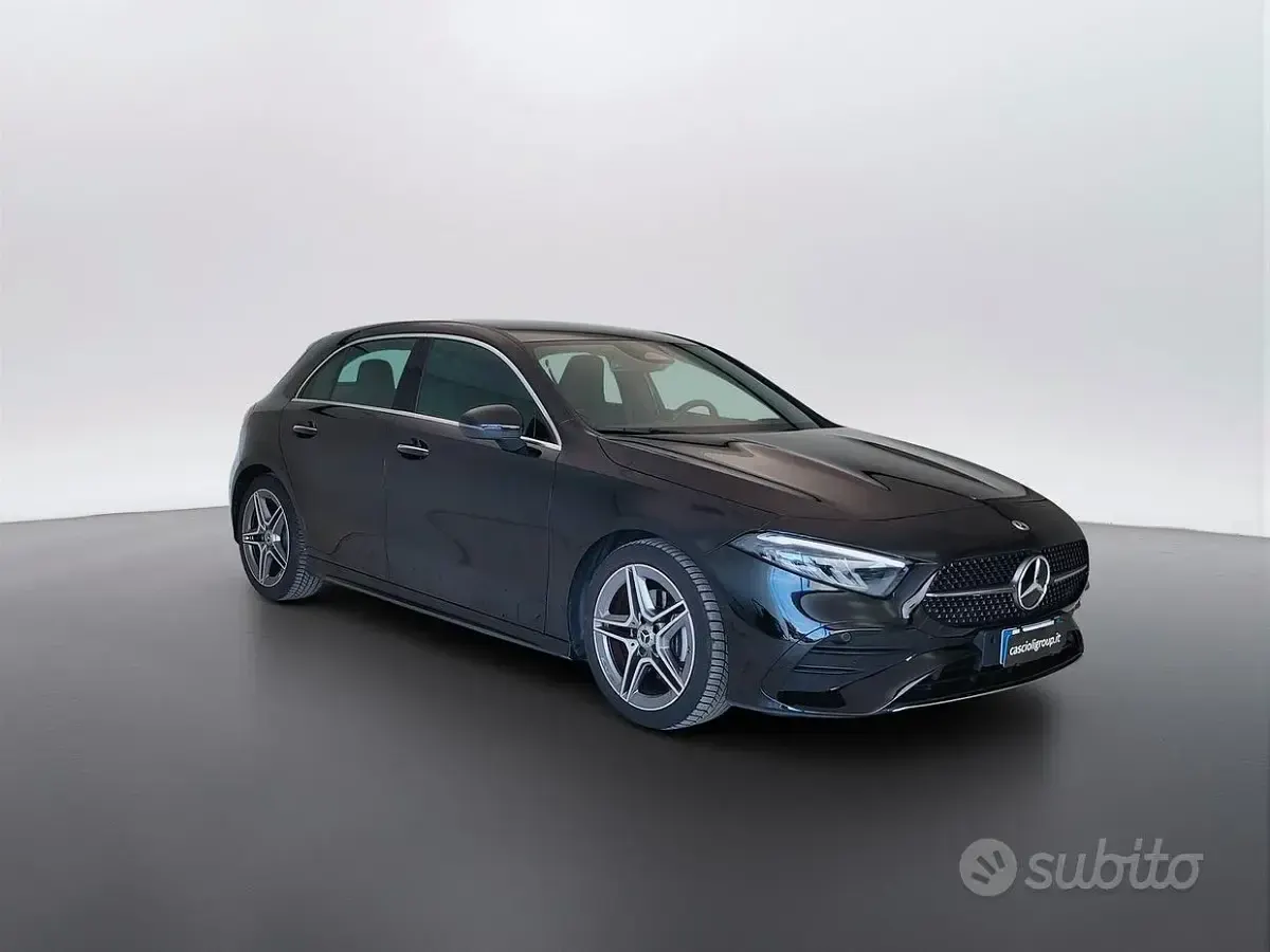 Usata Mercedes A180 AMG 136 CV (100 kW) 2024 Nero notte Berlina
