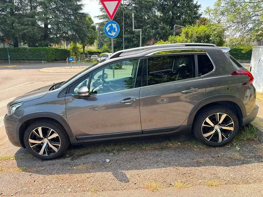 Usata Peugeot 2008 Allure 110 CV (80 kW) 2018 Grigio SUV