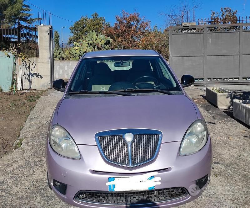 Usata 2010 Lancia Ypsilon Due volumi | 4100 € - Immagine 1/4