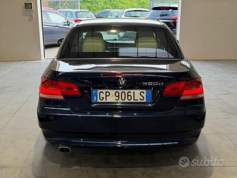 Usata BMW 320 Cabriolet Efficient Dynamics 184 CV (135 kW) 2010 Nero Cabrio