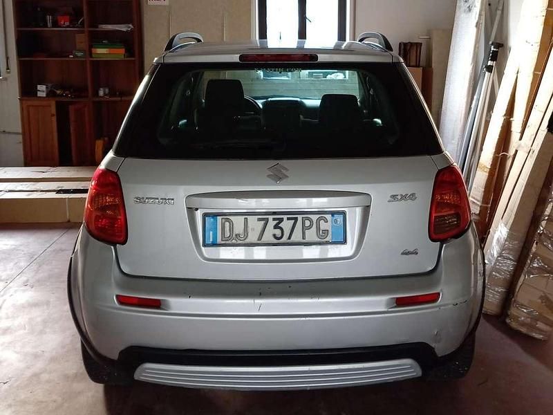 Usata Suzuki SX4 107 CV (78 kW) 2007 Argento SUV