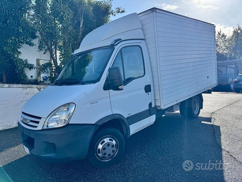 Usata Iveco 35.12 116 CV (85 kW) 2007 Bianco Furgone