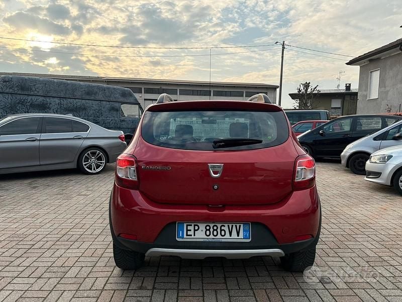 Usata Dacia Sandero Stepway 90 CV (66 kW) 2013 Rosso Berlina