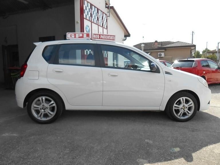 Usata Chevrolet Aveo 81 CV (59 kW) 2009 Bianco Berlina