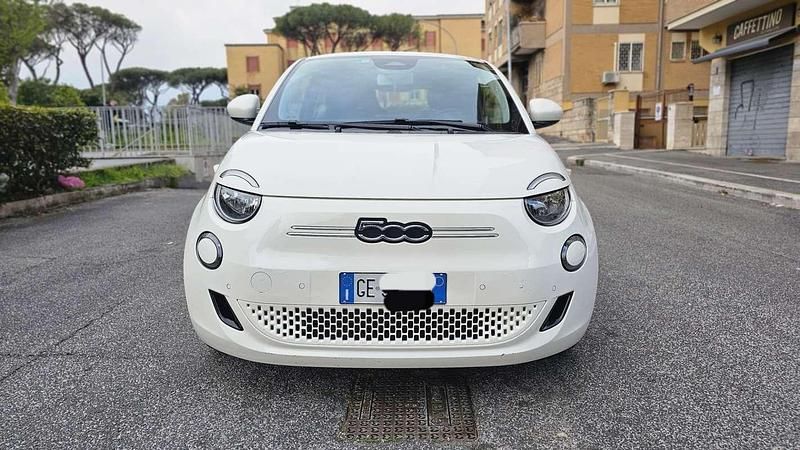 Usata Fiat 500e Passion 86 kW (118 CV) 2021 Bianco Cabrio